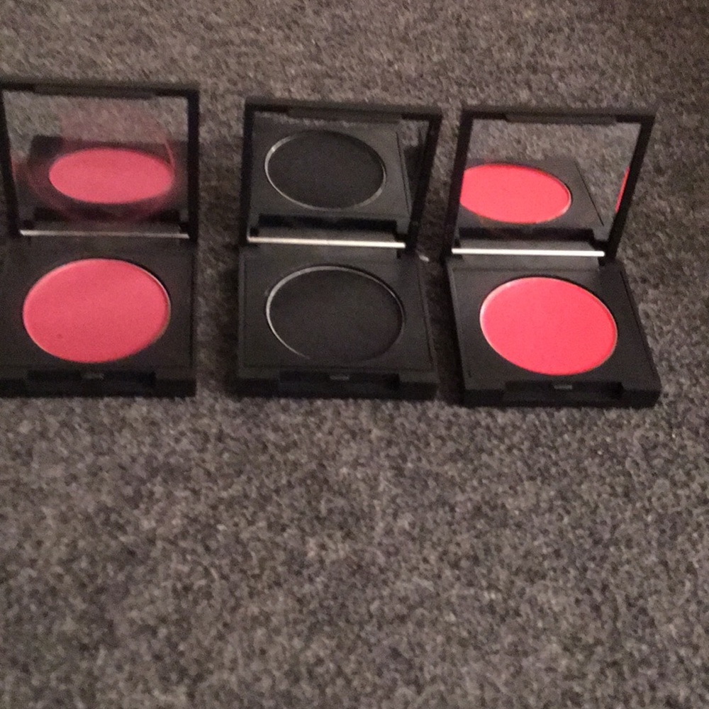 🔥Sale🔥3 Eyeshadows..NWOT..(sealed) - Picture 2 of 2